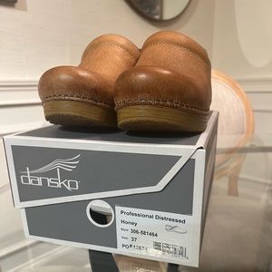 Honey distressed Dansko clog. Great condition.